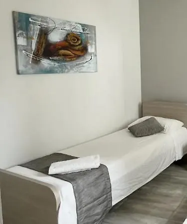Lägenhet Private Bedroom With Private Bathroom In A Shared Apartment, 1 Person Maximum *